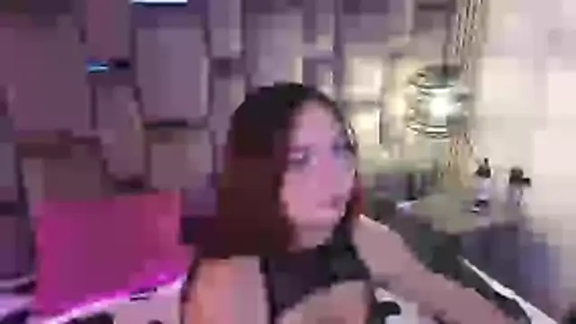 Mia2xsmith online show from December 14, 5:35 am