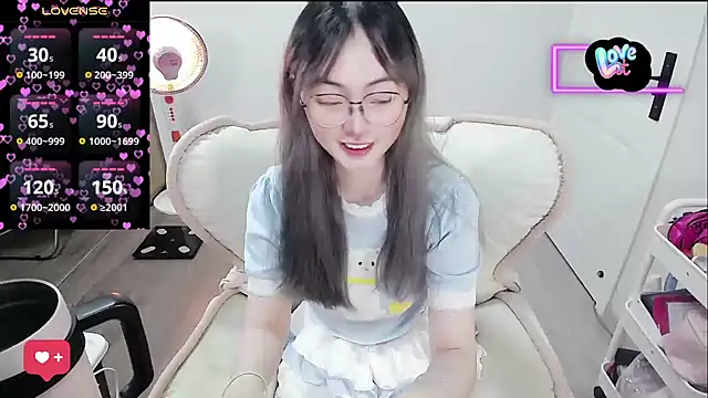 baby-yaya20 online show from February 15, 1:10 pm