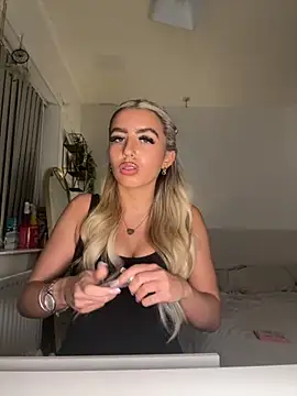 BlondeBetty online show from November 13, 5:01 pm