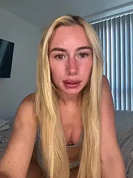 SexySaraxxoo online show from May 27, 9:28 am