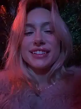 SexySaraxxoo online show from October 18, 10:33 pm