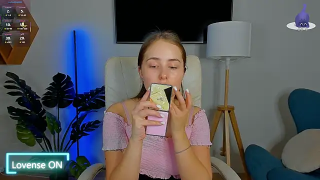 Sweet  Amily online show from September 30, 6:19 am