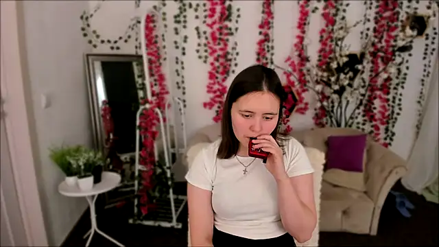 Cute Alice  online show from September 16, 5:48 am