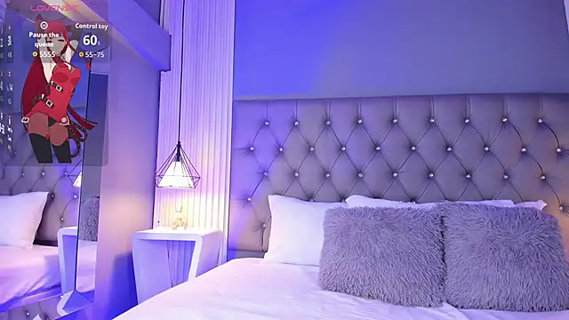 LunaBloomn online show from November 18, 5:03 pm