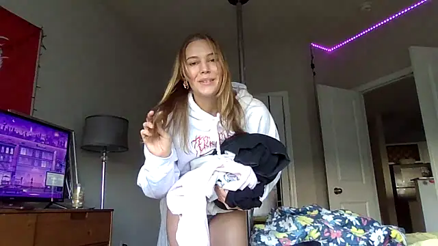 AllesandraLove online show from October 8, 2:43 pm