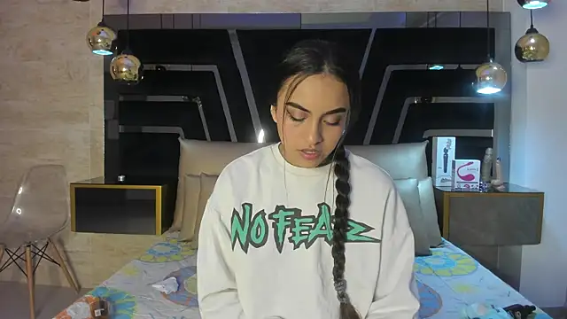 Leslie Bussh  online show from October 29, 8:11 pm