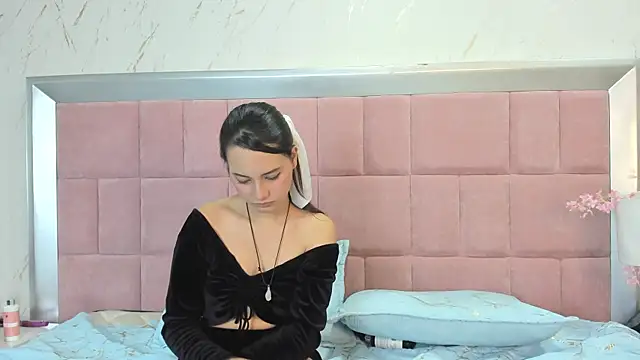 Lunabellee  online show from November 23, 10:55 pm