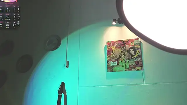 Snapshot of ashlynnlowe_ chatting on October 2, 8:03 pm ashlynnlowe  online show from October 2, 8:03 pm