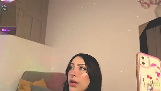 Snapshot of ashlynnlowe_ chatting on October 15, 8:11 pm ashlynnlowe  online show from October 15, 8:11 pm