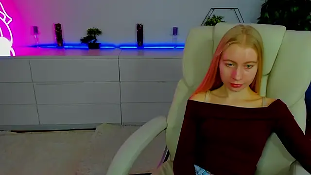 Alina Blonde online show from October 23, 5:46 am