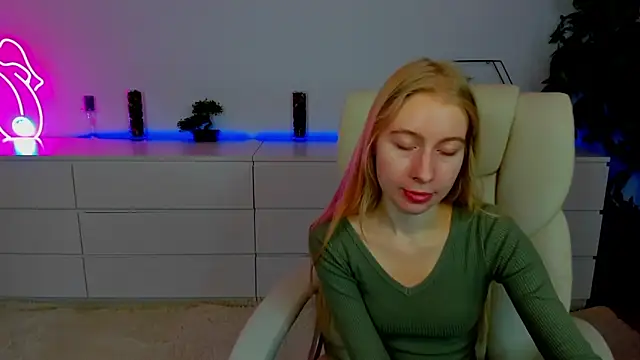 Alina Blonde online show from October 15, 5:32 am