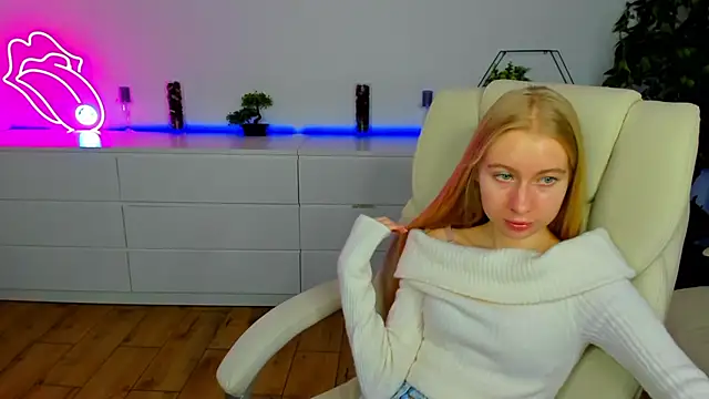 Alina Blonde online show from November 10, 6:52 am