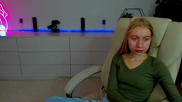 Alina Blonde online show from October 16, 5:43 am