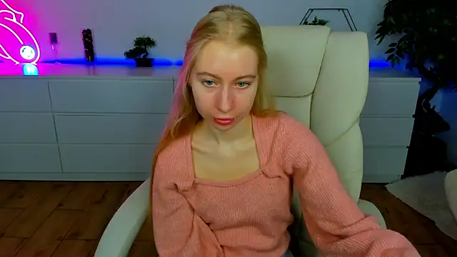 Alina Blonde online show from November 12, 6:33 am