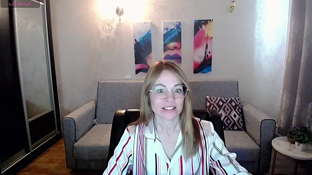 Snapshot of shy_hot_cat chatting on October 21, 6:50 am shy hot cat online show from October 21, 6:50 am