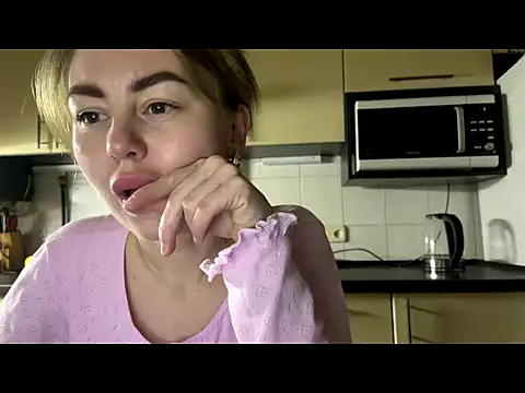 MartaLuna  online show from April 2, 9:01 pm