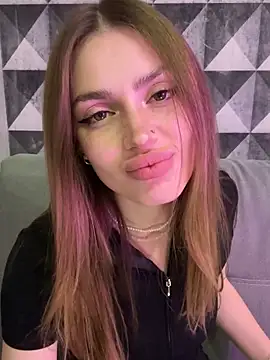 Elizabeth Tay online show from February 28, 7:46 pm