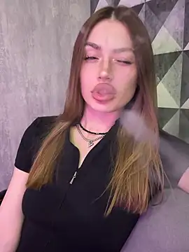 Elizabeth Tay online show from March 30, 6:51 pm