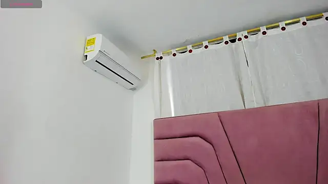 miajhonsonx online show from December 17, 2:10 pm