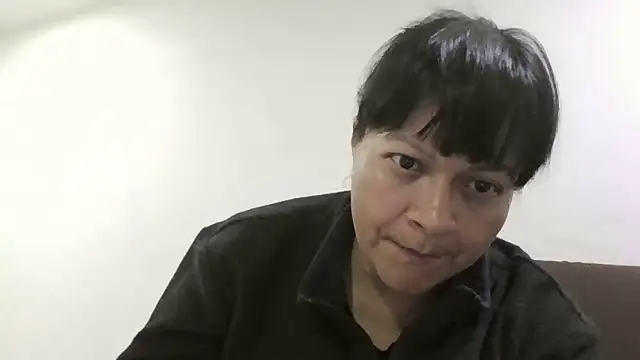 adri89-g online show from May 1, 3:32 am