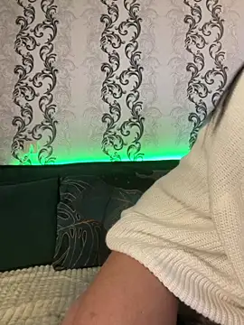 Lady  V online show from February 6, 6:00 pm