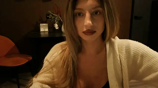 Snapshot of Miralyn chatting on October 31, 8:24 pm Miralyn online show from October 31, 8:24 pm