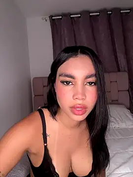 karolaalcendra online show from October 24, 4:30 am