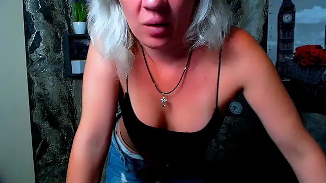 EmmaCat  online show from July 9, 5:21 am