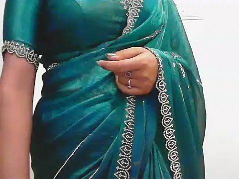 short girl  online show from June 1, 6:20 pm