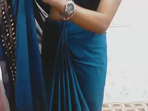 short girl  online show from April 4, 5:01 pm