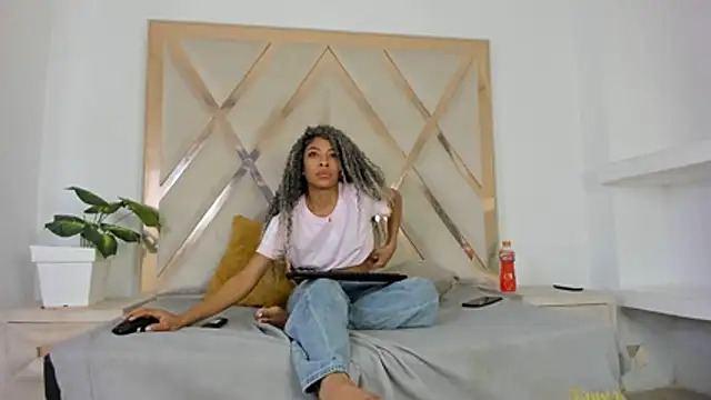 angelkyraasm online show from December 14, 12:55 pm