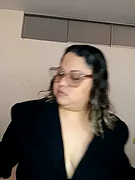 Chiki hot92 online show from October 4, 4:44 pm