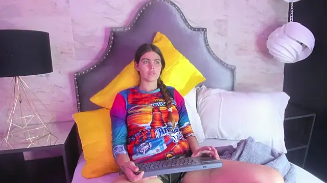 isabel 09 online show from July 15, 6:01 pm