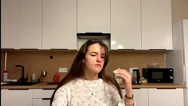 Snapshot of FavorLeila chatting on September 30, 3:17 pm FavorLeila online show from September 30, 3:17 pm