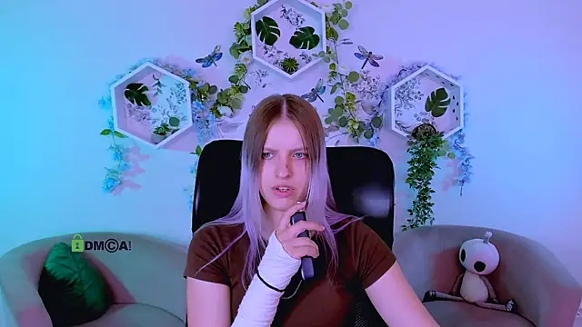 kaela spell  online show from August 6, 9:33 pm