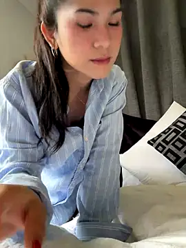 ZoeyJohnson online show from November 6, 1:33 am