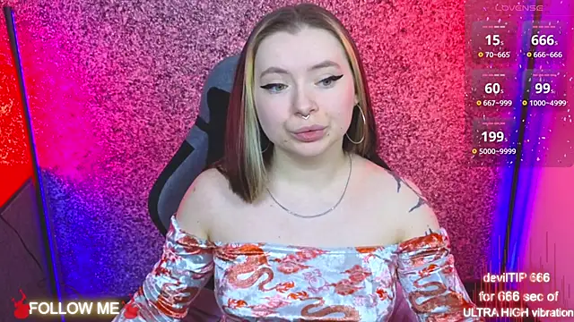 CarolinaReaperr online show from November 14, 10:48 am