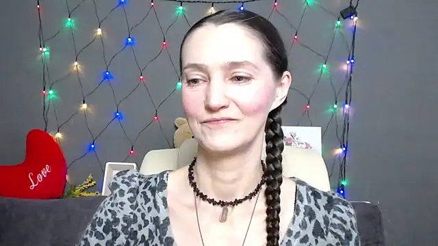 TayaFinch online show from February 8, 1:48 pm