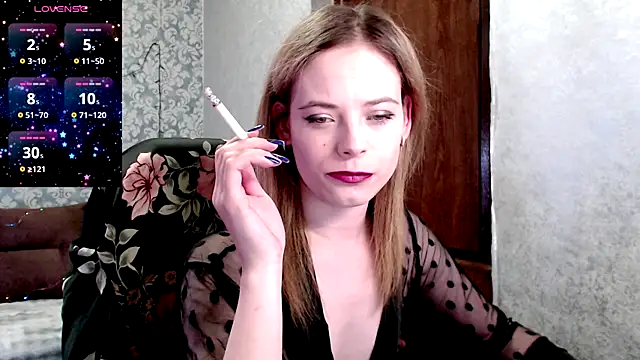 Kate  Loves online show from July 6, 8:00 pm