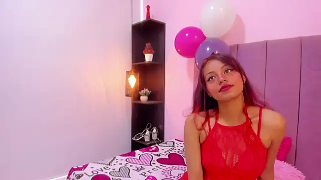 HoollyHendrix online show from November 7, 8:47 pm