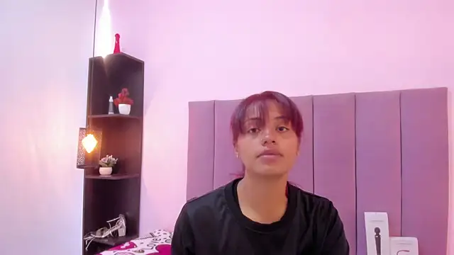 HoollyHendrix online show from October 20, 8:23 pm