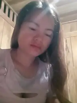 Snapshot of emly-xinh18 chatting on October 22, 9:42 pm emly-xinh18 online show from October 22, 9:42 pm