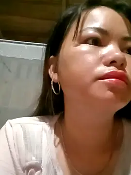 emly-xinh18 online show from October 29, 9:39 pm