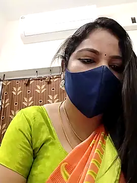 Snapshot of hottamil_honey_couples chatting on October 21, 10:47 pm hottamil honey couples online show from October 21, 10:47 pm