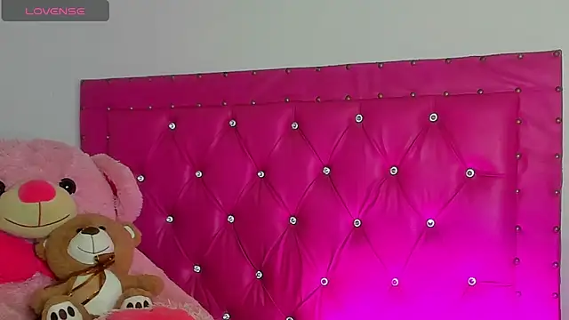 dahiiangomezz online show from April 11, 12:17 am