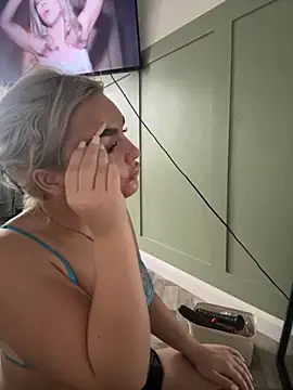 Snapshot of BelleXx chatting on October 17, 2:09 pm BelleXx online show from October 17, 2:09 pm