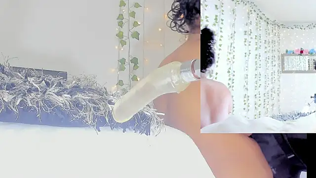 Ashley  Jones   online show from March 27, 9:10 am