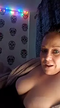 Snapshot of curvybabe88 chatting on October 31, 6:50 am curvybabe88 online show from October 31, 6:50 am