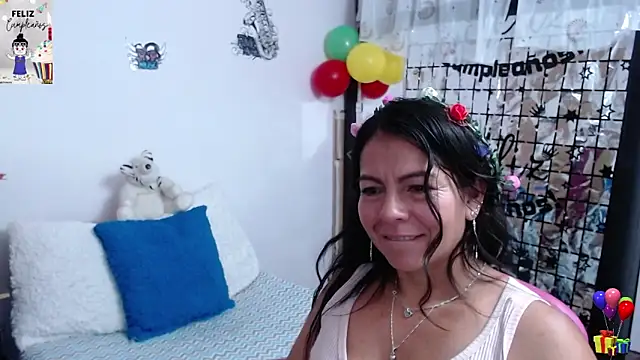 Snapshot of camilavargas_ chatting on September 24, 10:42 pm camilavargas  online show from September 24, 10:42 pm