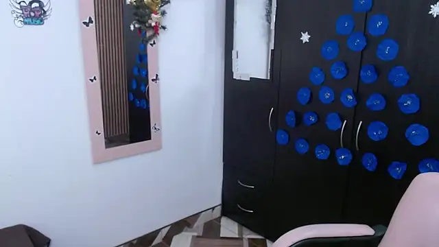 camilavargas  online show from December 18, 10:14 pm